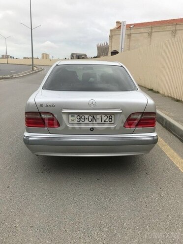 Mercedes E 240 2000, 243,000 km - 2.6 l - Bakı