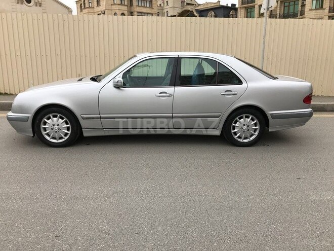 Mercedes E 240 2000, 243,000 km - 2.6 l - Bakı