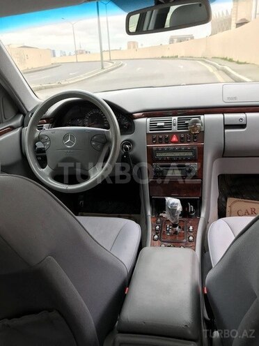 Mercedes E 240 2000, 243,000 km - 2.6 l - Bakı