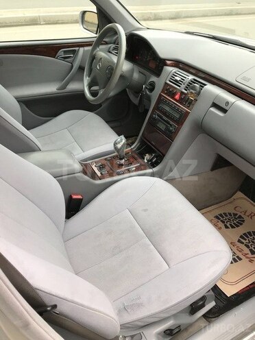 Mercedes E 240 2000, 243,000 km - 2.6 l - Bakı