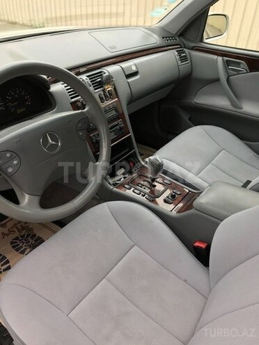 Mercedes E 240 2000, 243,000 km - 2.6 l - Bakı