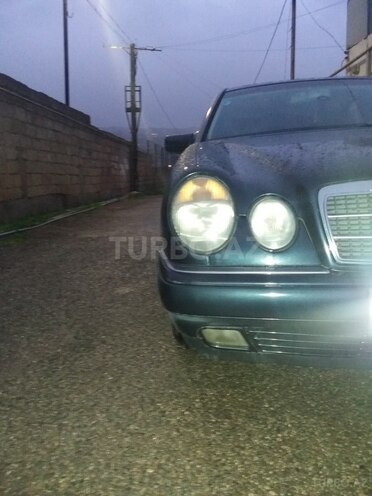 Mercedes E 240 1999, 280,000 km - 2.4 l - Bakı