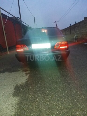 Mercedes E 240 1999, 280,000 km - 2.4 l - Bakı