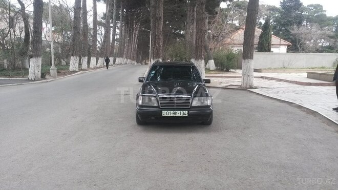Mercedes E 220 1993, 35,500 km - 0.2 l - Sumqayıt