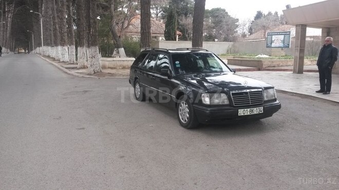 Mercedes E 220 1993, 35,500 km - 0.2 l - Sumqayıt