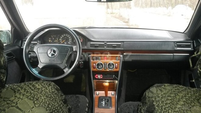 Mercedes E 220 1993, 35,500 km - 0.2 l - Sumqayıt