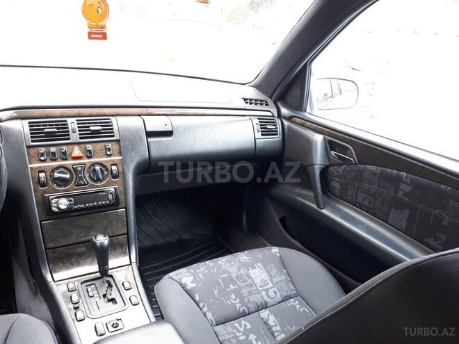 Mercedes E 230 1997, 396,000 km - 2.3 l - Bakı