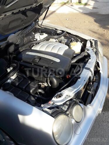 Mercedes E 270 2001, 236,000 km - 2.7 l - Xırdalan