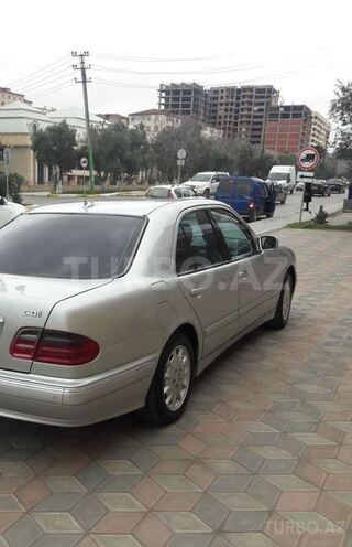 Mercedes E 270 2001, 236,000 km - 2.7 l - Xırdalan