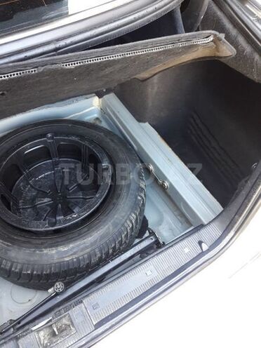Mercedes E 270 2001, 236,000 km - 2.7 l - Xırdalan
