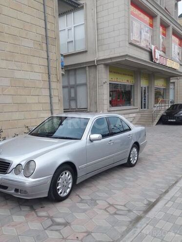 Mercedes E 270 2001, 236,000 km - 2.7 l - Xırdalan