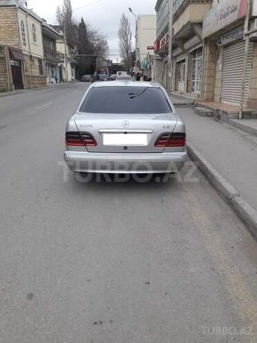 Mercedes E 270 2001, 236,000 km - 2.7 l - Xırdalan