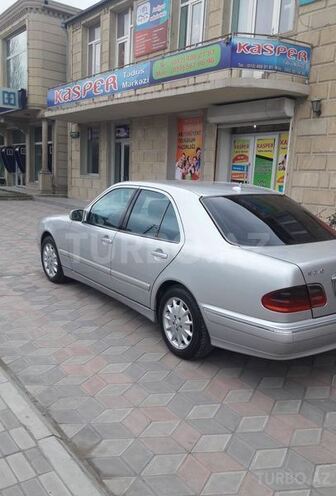 Mercedes E 270 2001, 236,000 km - 2.7 l - Xırdalan