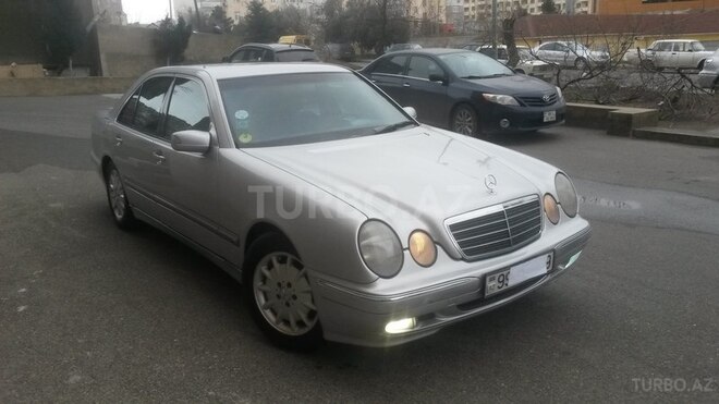 Mercedes E 220 2000, 265,000 km - 2.2 l - Bakı