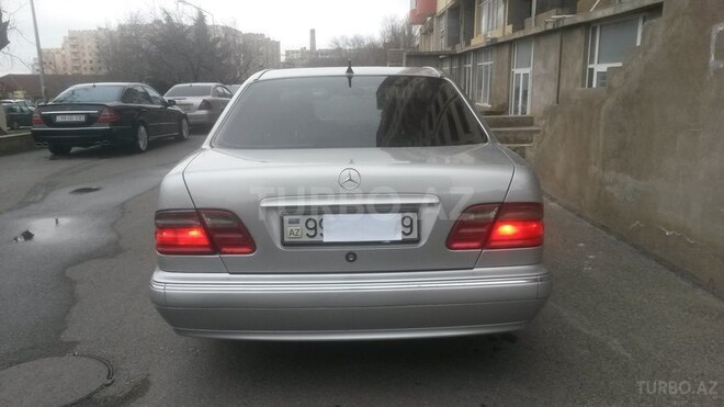 Mercedes E 220 2000, 265,000 km - 2.2 l - Bakı