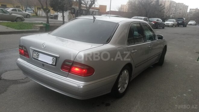 Mercedes E 220 2000, 265,000 km - 2.2 l - Bakı