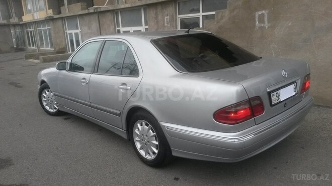 Mercedes E 220 2000, 265,000 km - 2.2 l - Bakı