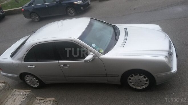 Mercedes E 220 2000, 265,000 km - 2.2 l - Bakı