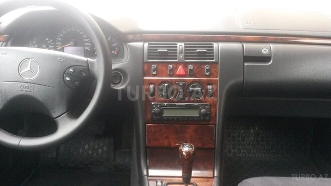 Mercedes E 220 2000, 265,000 km - 2.2 l - Bakı