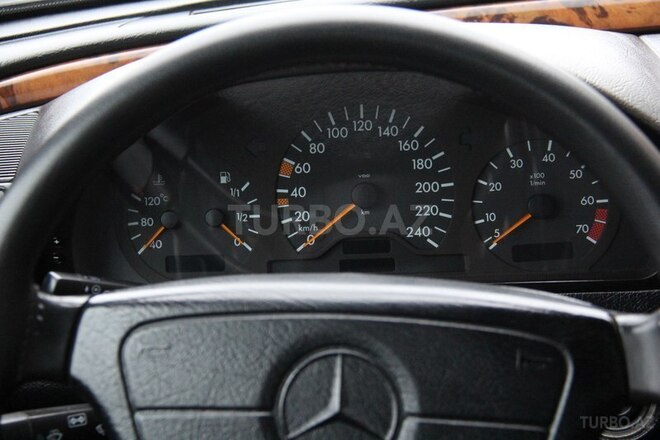 Mercedes C 200 1998, 300,000 km - 2.0 l - Bakı