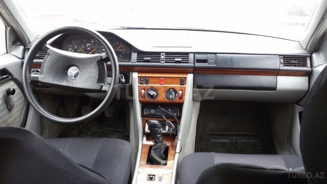Mercedes E 200 1991, 321,421 km - 2.0 l - Bakı