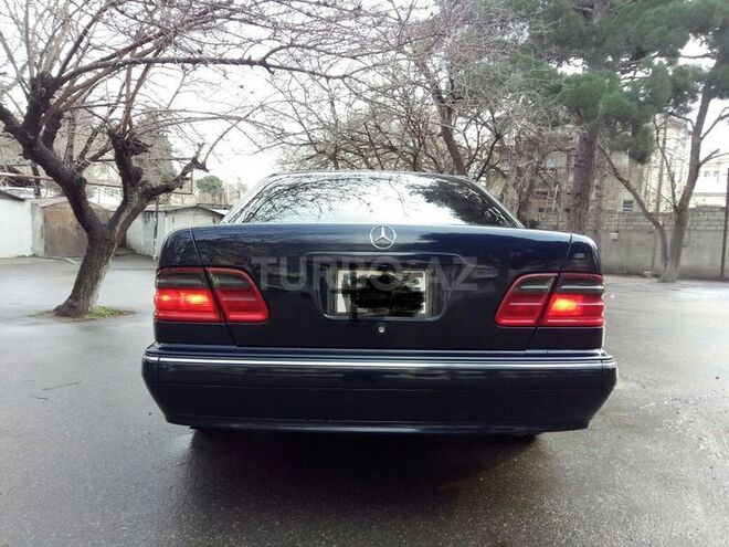 Mercedes E 320 2001, 233,000 km - 3.2 л - Bakı