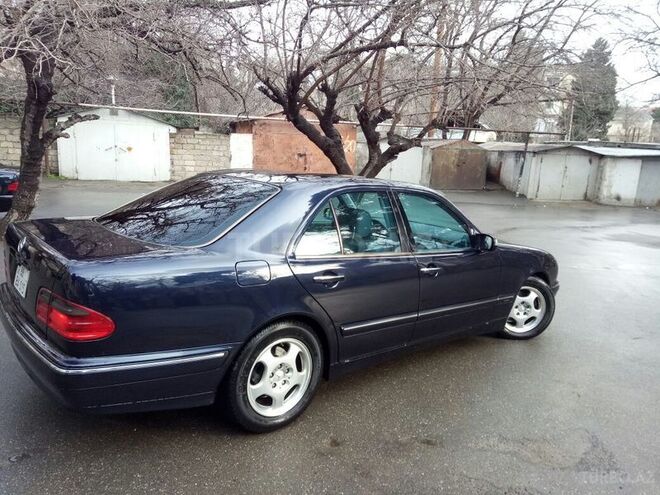 Mercedes E 320 2001, 233,000 km - 3.2 л - Bakı