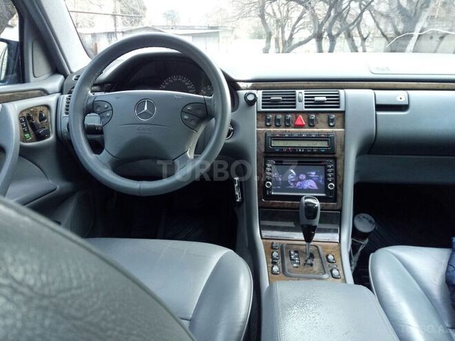 Mercedes E 320 2001, 233,000 km - 3.2 л - Bakı
