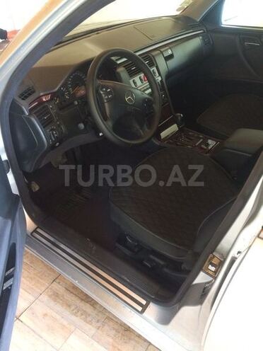 Mercedes E 270 2001, 384,000 km - 2.7 l - Bakı