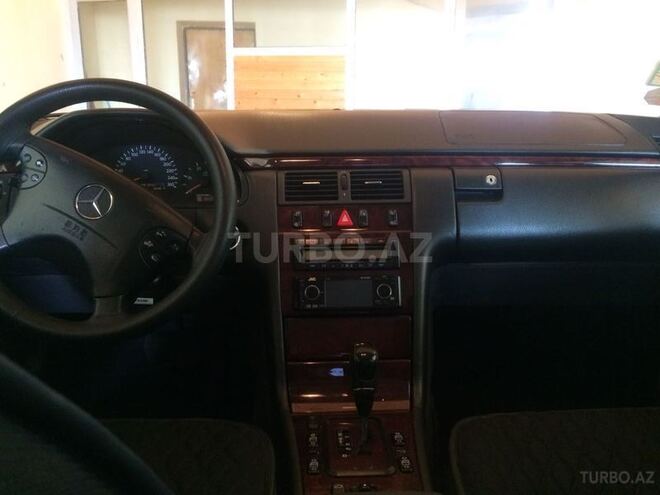 Mercedes E 270 2001, 384,000 km - 2.7 l - Bakı