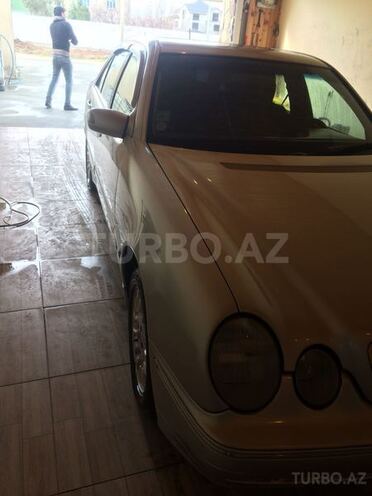 Mercedes E 270 2001, 384,000 km - 2.7 l - Bakı