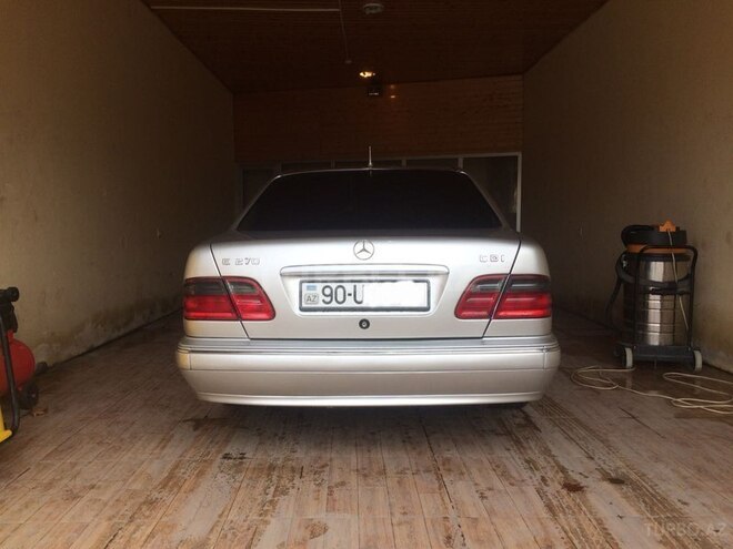 Mercedes E 270 2001, 384,000 km - 2.7 l - Bakı