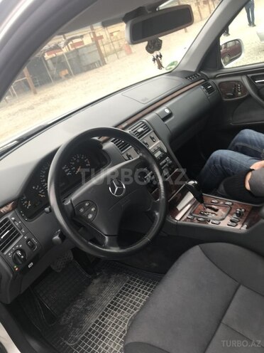 Mercedes E 260 2000, 129,916 km - 2.4 l - Gəncə