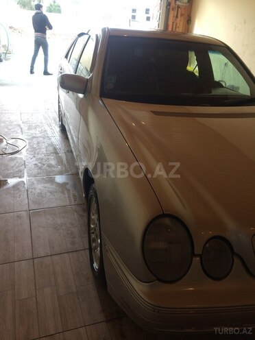 Mercedes E 280 2001, 38,401 km - 2.7 l - Bakı