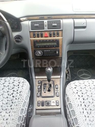 Mercedes E 220 2000, 148,106 km - 2.2 l - Bakı