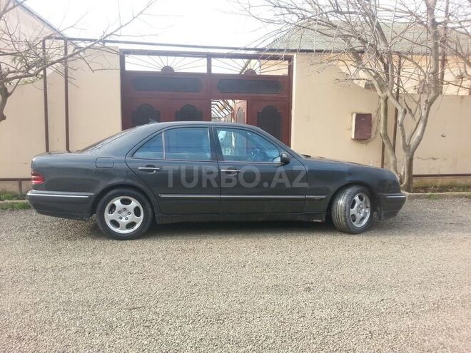 Mercedes E 220 2000, 148,106 km - 2.2 l - Bakı