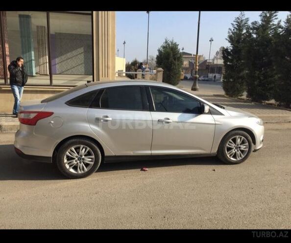 Ford Focus 2013, 830,000 km - 1.6 л - Gəncə
