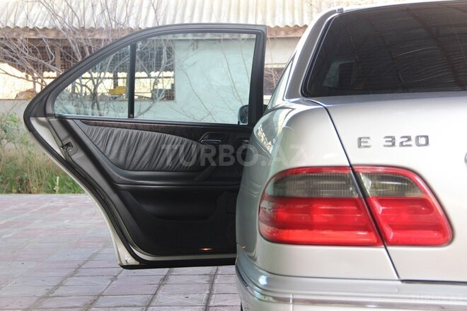 Mercedes E 320 2002, 242,000 km - 3.2 л - Bakı