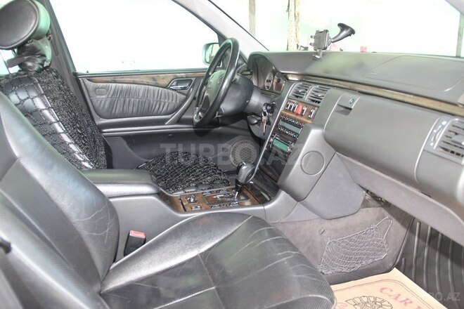 Mercedes E 320 2002, 242,000 km - 3.2 л - Bakı