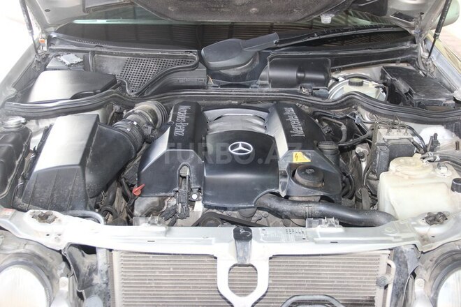 Mercedes E 320 2002, 242,000 km - 3.2 л - Bakı