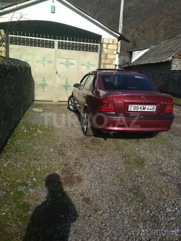 Opel Vectra 1996, 400,000 km - 1.8 л - Qax
