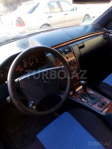 Mercedes E 240 1998, 205,000 km - 2.4 l - Şəmkir
