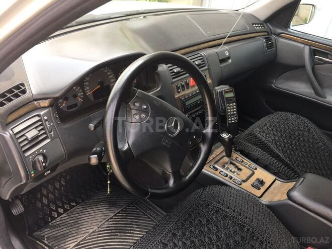 Mercedes E 240 2000, 188,000 km - 2.4 l - Bakı
