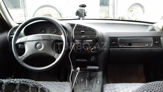 BMW 320 1992, 196,000 km - 2.0 l - Bakı