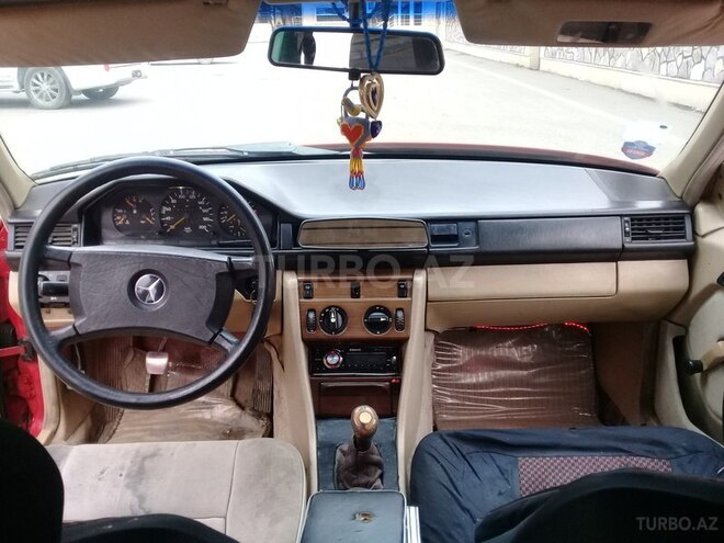 Mercedes E 200 1988, 233,564 km - 2.0 l - Bakı