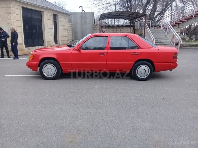 Mercedes E 200 1988, 233,564 km - 2.0 l - Bakı
