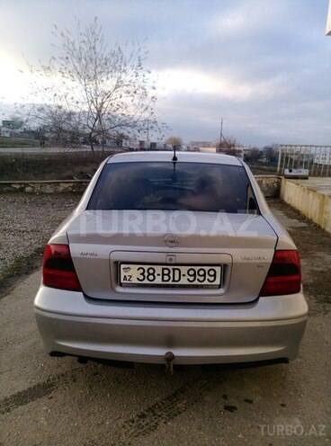 Opel Vectra 2001, 346,000 km - 1.8 l - Qusar