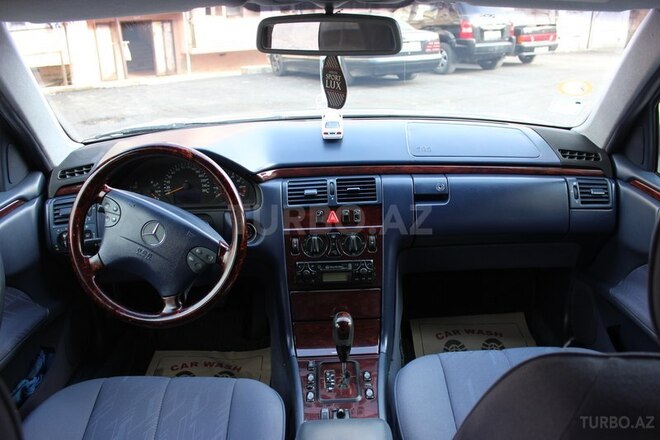 Mercedes E 200 2000, 181,100 km - 2.0 л - Xırdalan