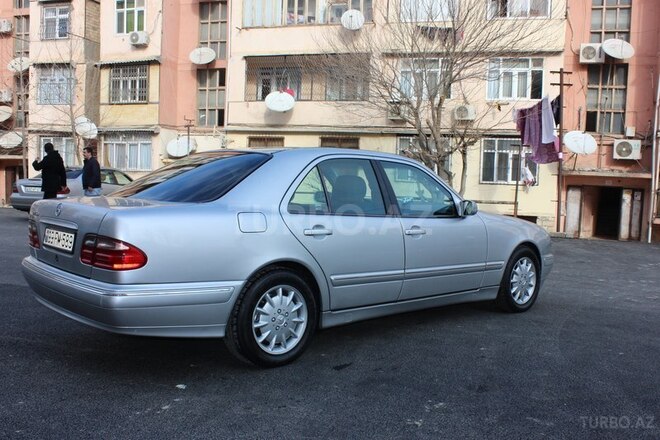 Mercedes E 200 2000, 181,100 km - 2.0 л - Xırdalan