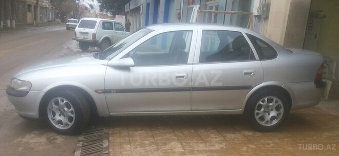 Opel Vectra 1996, 301,000 km - 1.8 л - Biləsuvar